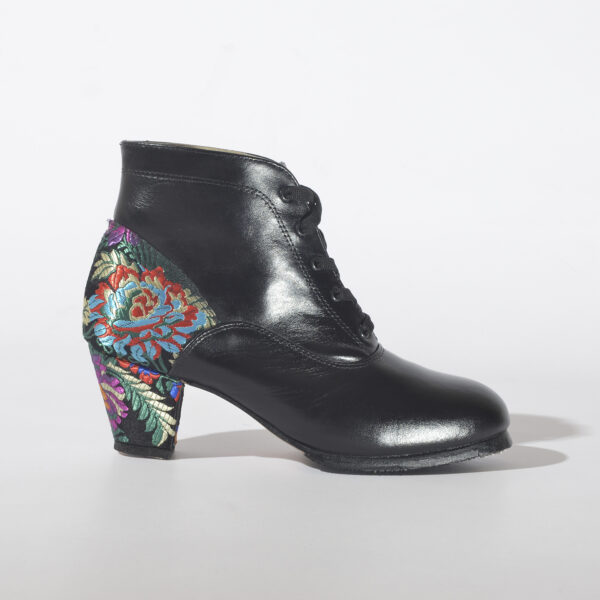 Mod. 185 Botina - SATIN MICROBORDADO NEGRO